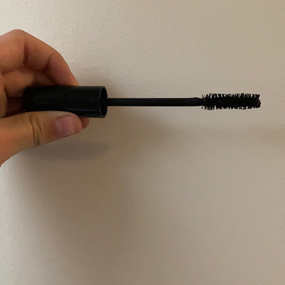 Mascara - Picture 3 of 7